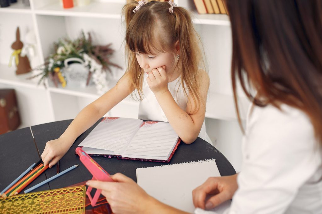 چ/ونه با فرزندمان دوست باشیم؟